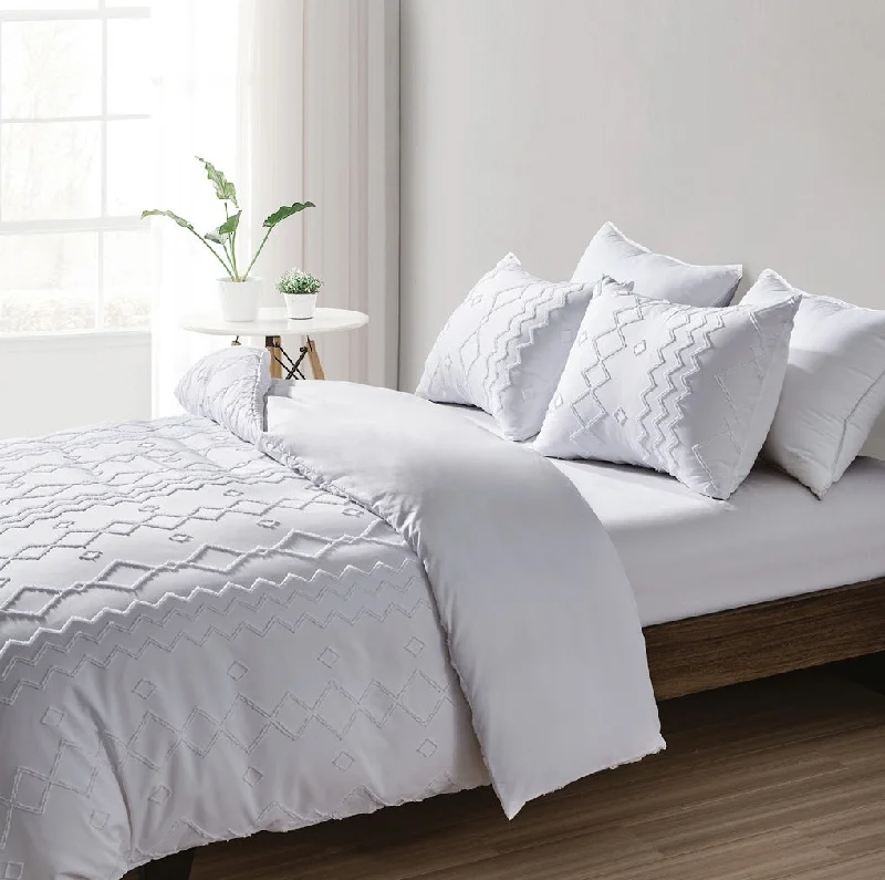 Ombre - colored duvet covers with a gradient effect for a trendy and unique styleBibb Home 2000 Count Tufted Duvet Cover (3-Piece)