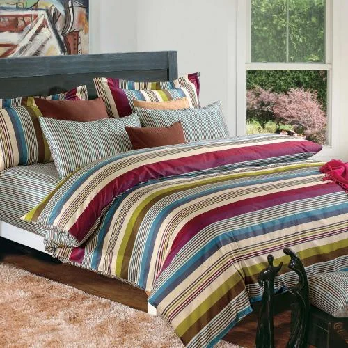 Patchwork duvet covers with a variety of fabric pieces sewn together for a rustic charmDUVET COVER SET / MILANO