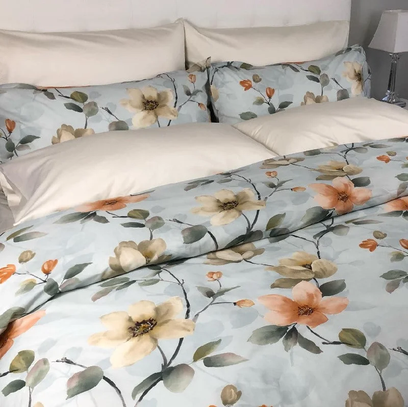 Velvet duvet covers for a plush and cozy lookDUVET COVER / MAGNOLIA <br>Made in Canada