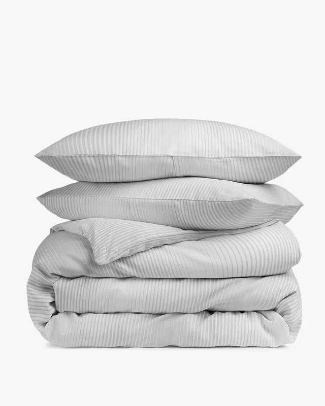 Zipper - closure duvet covers for easy removal and washingStriped Duvet Cover Set