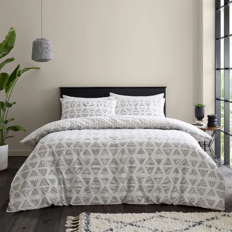 Affordable duvet covers for those on a tight budgetTufted Print Duvet Cover Set