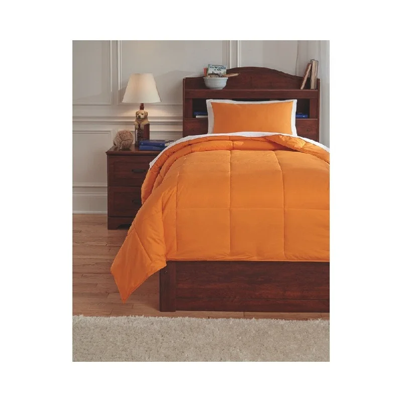 Cotton - filled comforters for a breathable and natural sleep experienceSignature Design by Ashley Plainfield Comforter Set